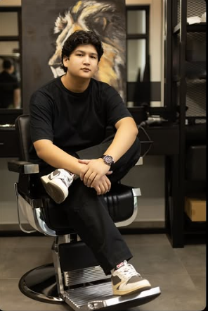 Эльбрус — мастер SIGMA Barbershop